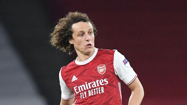 Arsenal's Brazilian defender David Luiz controls the ball during the UEFA Europa League Round of 16, 2nd leg football match between Arsenal and Olympiakos at the Emirates Stadium in London on March 18, 2021. (Photo by DANIEL LEAL-OLIVAS / AFP)