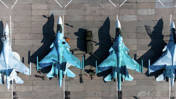 Фронтовые бомбардировщики Су-24, многоцелевые истребители Су-30СМ и истребители-бомбардировщики Су-34 на конкурсе Авиадартс-2021 в Южном военном округе
