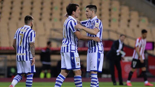 Real Sociedad's Spanish midfielder Mikel Oyarzabal (C) celebrates with Real Sociedad's Spanish midfielder Igor Zubeldia (R) after scoring a goal during the 2020 Spanish Copa del Rey (King's Cup) final football match between Athletic Bilbao and Real Sociedad at La Cartuja stadium in Sevilla on April 3, 2021. (Photo by CRISTINA QUICLER / AFP)