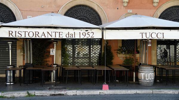 Закрытый ресторан на одной из улиц в Риме
