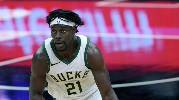 SACRAMENTO, CALIFORNIA - APRIL 03: Jrue Holiday #21 of the Milwaukee Bucks dribbles the ball up court against the Sacramento Kings during the second half of an NBA basketball game at Golden 1 Center on April 03, 2021 in Sacramento, California. NOTE TO USER: User expressly acknowledges and agrees that, by downloading and or using this photograph, User is consenting to the terms and conditions of the Getty Images License Agreement.   Thearon W. Henderson/Getty Images/AFP (Photo by Thearon W. Henderson / GETTY IMAGES NORTH AMERICA / Getty Images via AFP)