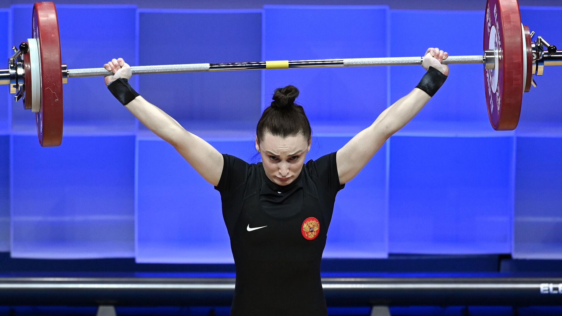 Светлана Ершова (Россия) выступает на чемпионате Европы по тяжелой атлетике в весовой категории до 55 кг среди женщин в Москве. - РИА Новости, 1920, 17.11.2021