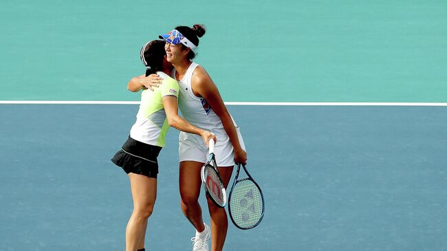 MIAMI GARDENS, FLORIDA - APRIL 02: Shuko Aoyama and Ena Shibahara of Japan celebrate match point against Bethanie Mattek-Sands and Iga Swiatek of Poland in the doubles semifinals during the Miami Open at Hard Rock Stadium on April 02, 2021 in Miami Gardens, Florida.   Matthew Stockman/Getty Images/AFP (Photo by MATTHEW STOCKMAN / GETTY IMAGES NORTH AMERICA / Getty Images via AFP)