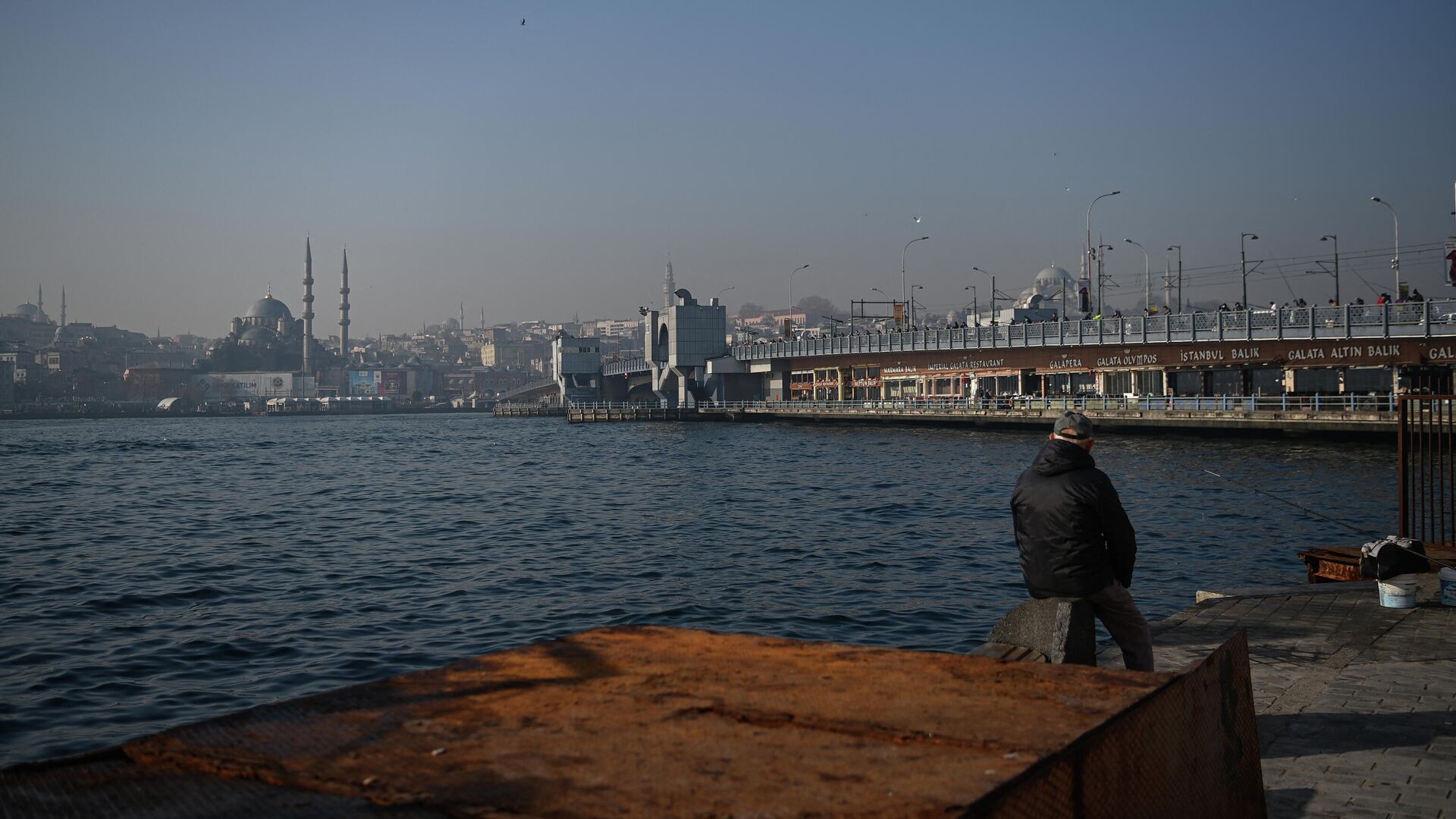 Вид на Галатский мост через пролив Босфор в Стамбуле, Турция - РИА Новости, 1920, 26.03.2022