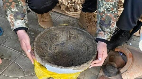 Керамическая чаша, найденная на месте реконструкции дороги в Темрюкском районе Краснодарского края
