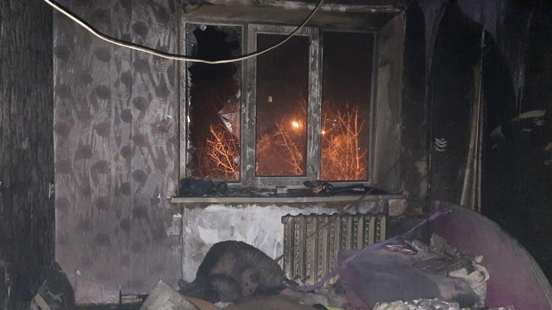 Пожар в многоквартирном доме в городе Кыштым Челябинской области - РИА Новости, 1920, 15.04.2021