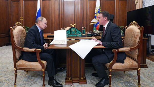 Президент РФ Владимир Путин и министр сельского хозяйства РФ Дмитрий Патрушев во время встречи
