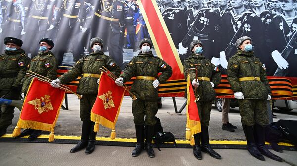 Военнослужащие во время репетиции военного парада, приуроченного к 76-летию Победы в Великой Отечественной войне, в подмосковном Алабино
