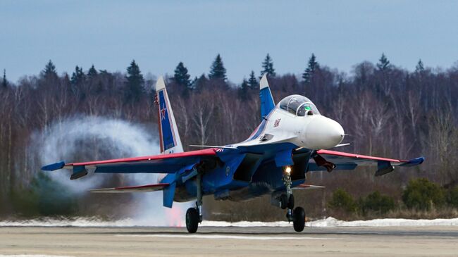 Истребитель Су-30СМ пилотажной группы Русские витязи, которая 5 апреля 2021 года  отмечают свое 30-летие, на репетиции воздушной части парада Победы в Кубинке