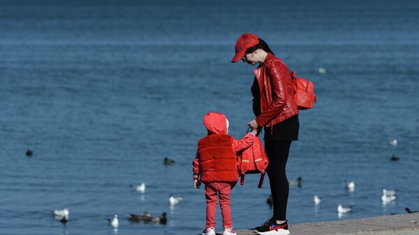  Женщина с ребенком в Крыму