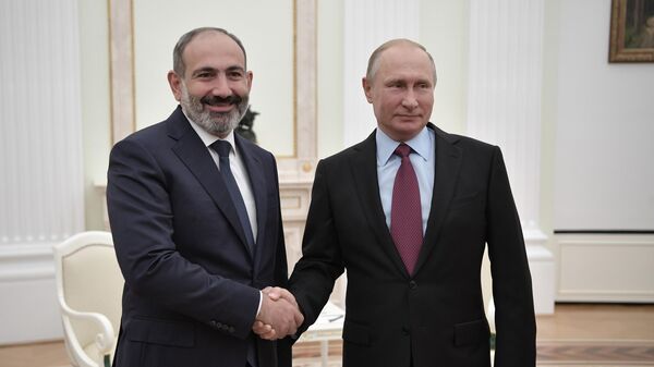 Президент РФ Владимир Путин и премьер-министр Армении Никол Пашинян во время встречи в Кремле