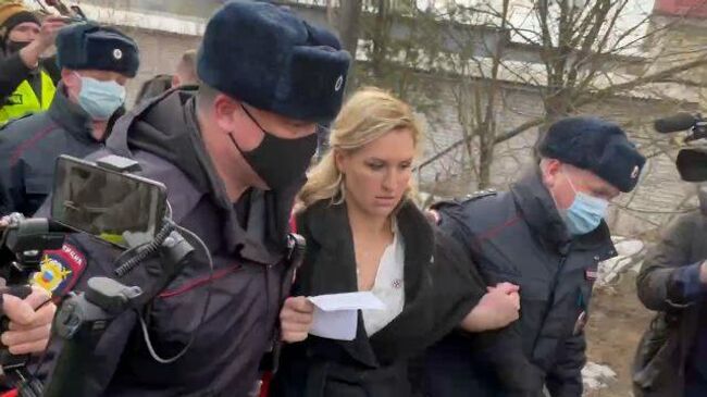 Задержание главы Альянса врачей у колонии, где сидит Навальный 