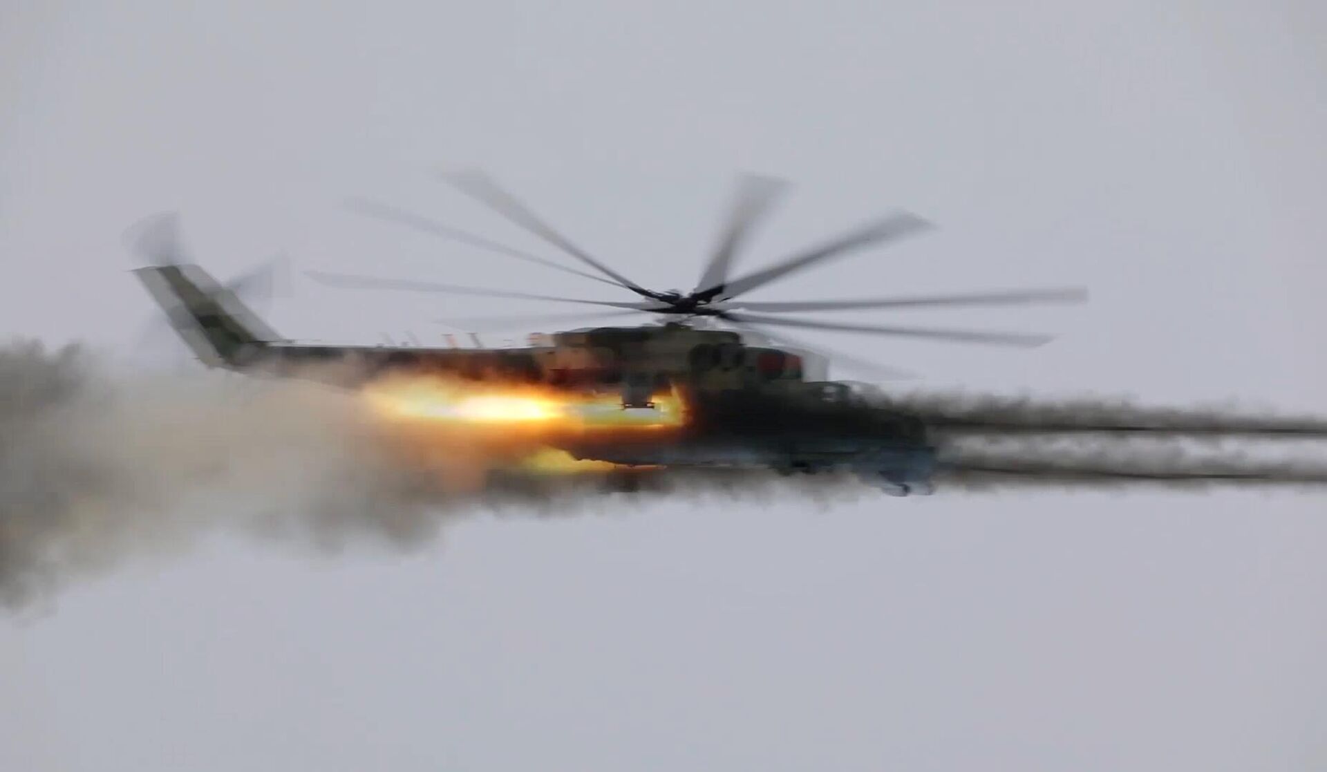 Ударный вертолёт Ми-24 во время контрольной проверки боеготовности ВКС России - РИА Новости, 1920, 26.04.2021