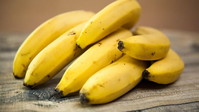Зеленые или переспелые: врач ответил, какие бананы полезнее