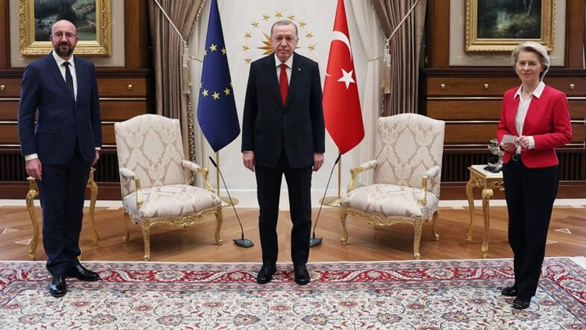 Президент Турции Реджеп Тайип Эрдоган на встрече с главой Евросовета Шарлем Мишелем и президентом Еврокомиссии Урсулой фон дер Ляйен - РИА Новости, 1920, 06.04.2021