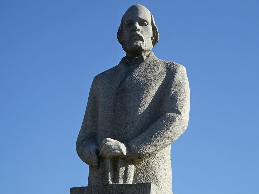 Памятник Илье Ульянову
