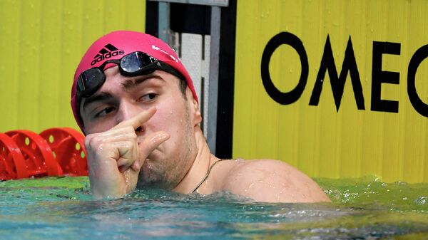 Климент Колесников после финального заплыва на дистанции 50 метров на спине среди мужчин на чемпионате России по плаванию в Казани.