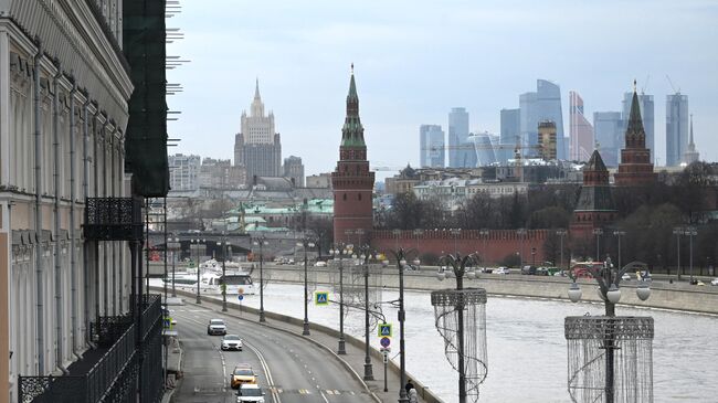 Софийская набережная в Москве