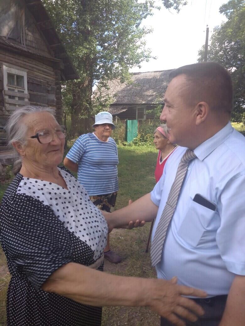 Галина Павловна с главой Дновского района Михаилом Шауркиным - РИА Новости, 1920, 07.04.2021