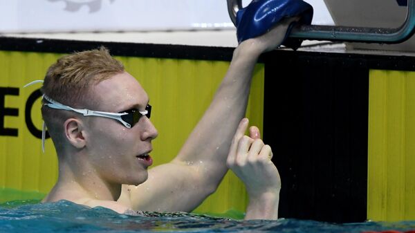 Андрей Минаков, занявший 1-е место на дистанции 50 метров баттерфляем среди мужчин, после финального заплыва на чемпионате России по плаванию в Казани.