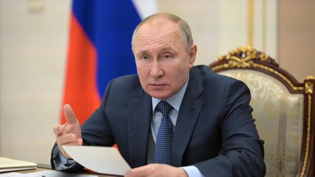 Президент РФ Владимир Путин проводит совещание о реализации посланий президента 2019 и 2020 годов