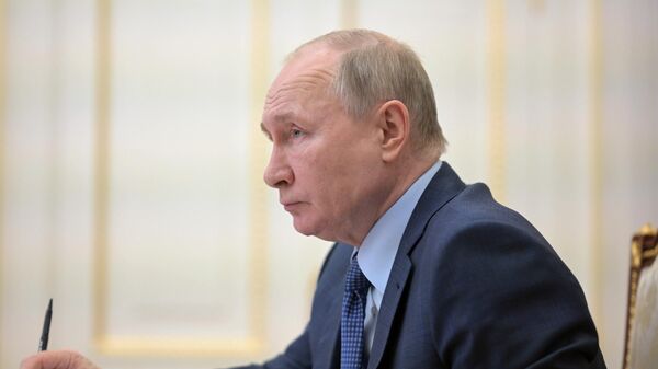 Президент РФ Владимир Путин проводит совещание о реализации посланий президента 2019 и 2020 годов