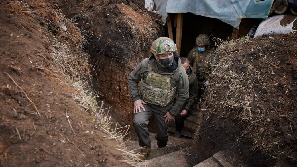 Президент Украины Владимир Зеленский во время посещения позиций украинских войск в Донбассе - РИА Новости, 1920, 09.04.2021