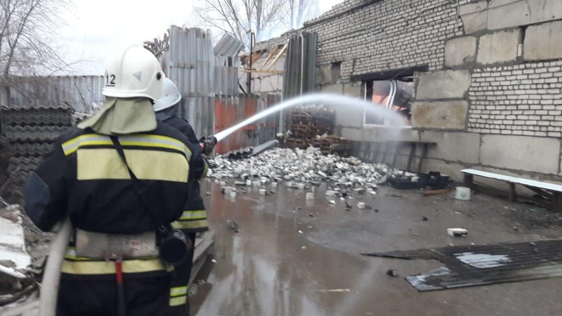 Пожар на заводе по производству дроби в Волгограде на площади 1850 квадратных метров - РИА Новости, 1920, 09.04.2021