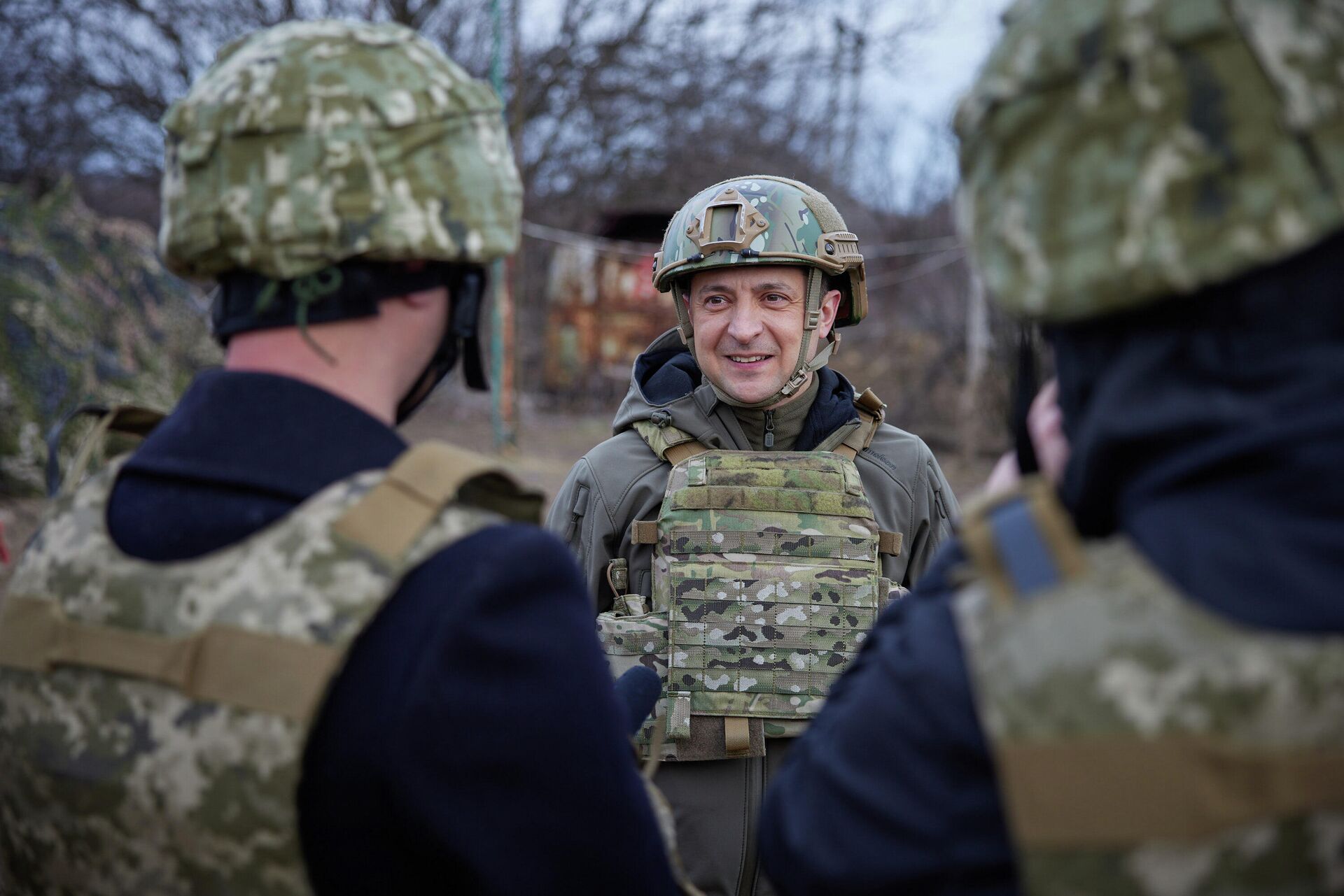 Президент Украины Владимир Зеленский во время посещения позиций украинских войск в Донбассе - РИА Новости, 1920, 23.05.2022