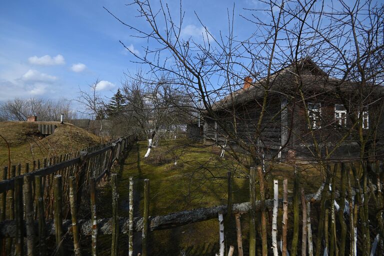 Землянка семьи Гагариных и Дом-музей детских лет Гагарина в деревне Клушино Смоленской области