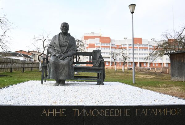 Памятник Анне Тимофеевне Гагариной в городе Гагарин