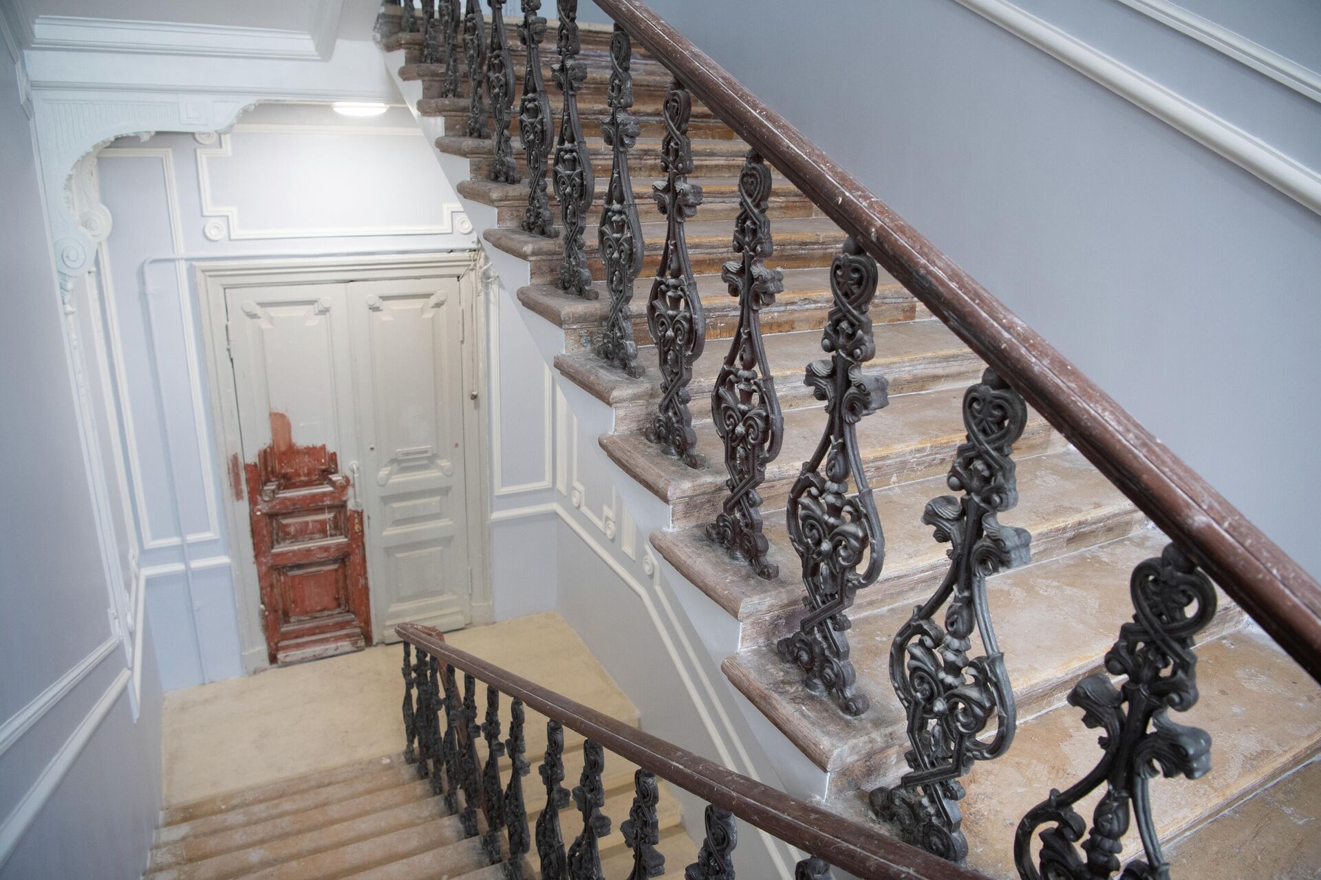 Лестница в жилом доме 1882-84 гг. постройки - РИА Новости, 1920, 09.04.2021
