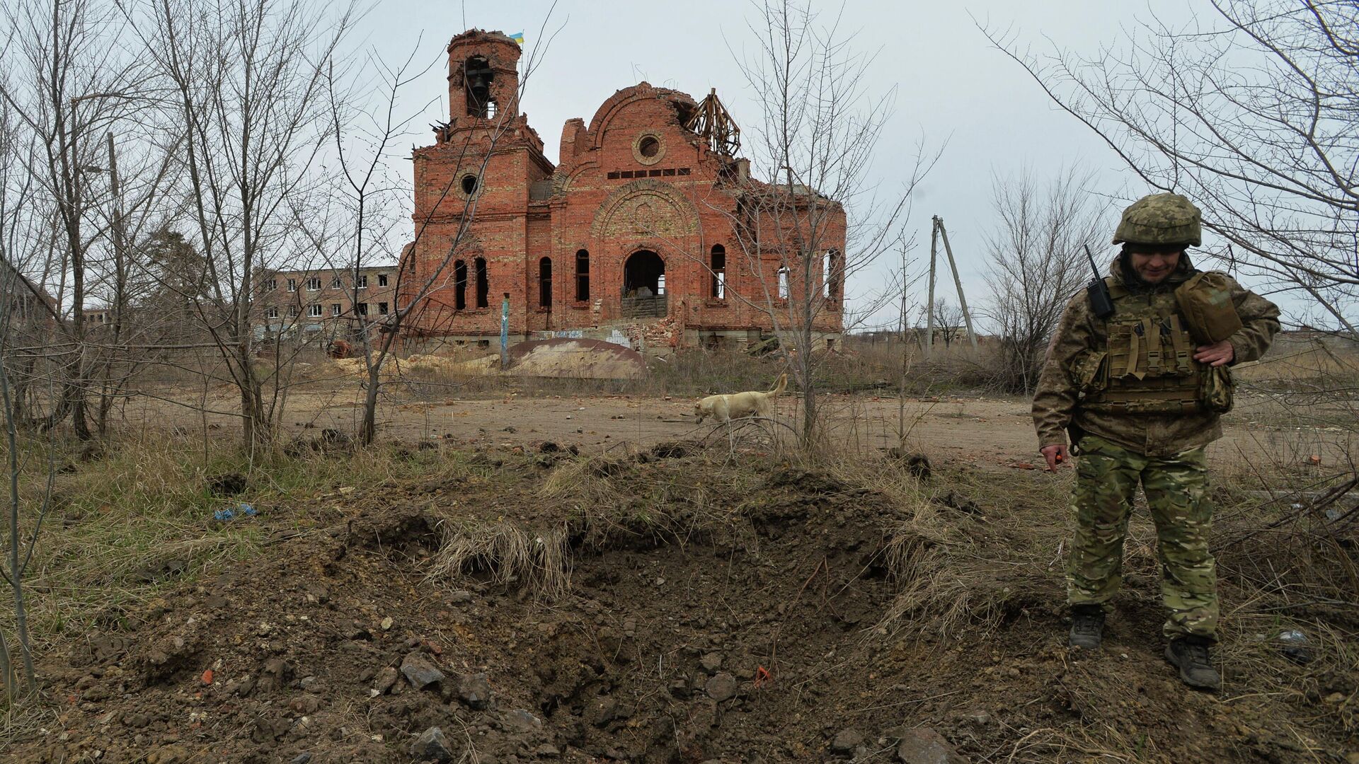 Украинский военный в Донецкой области - РИА Новости, 1920, 15.04.2021