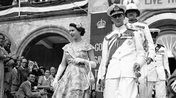 Королева Великобритании Елизавета II и ее супруг герцог Эдинбургский