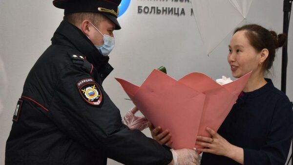 Сотрудники полиции столичного метрополитена помогли вовремя доставить беременную женщину в роддом в Москве