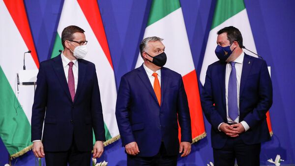 Премьер-министр Польши Матеуш Моравецки, премьер-министр Венгрии Виктор Орбан и  лидер итальянской партии Лига Севера Маттео Сальвини на встрече в Будапеште 