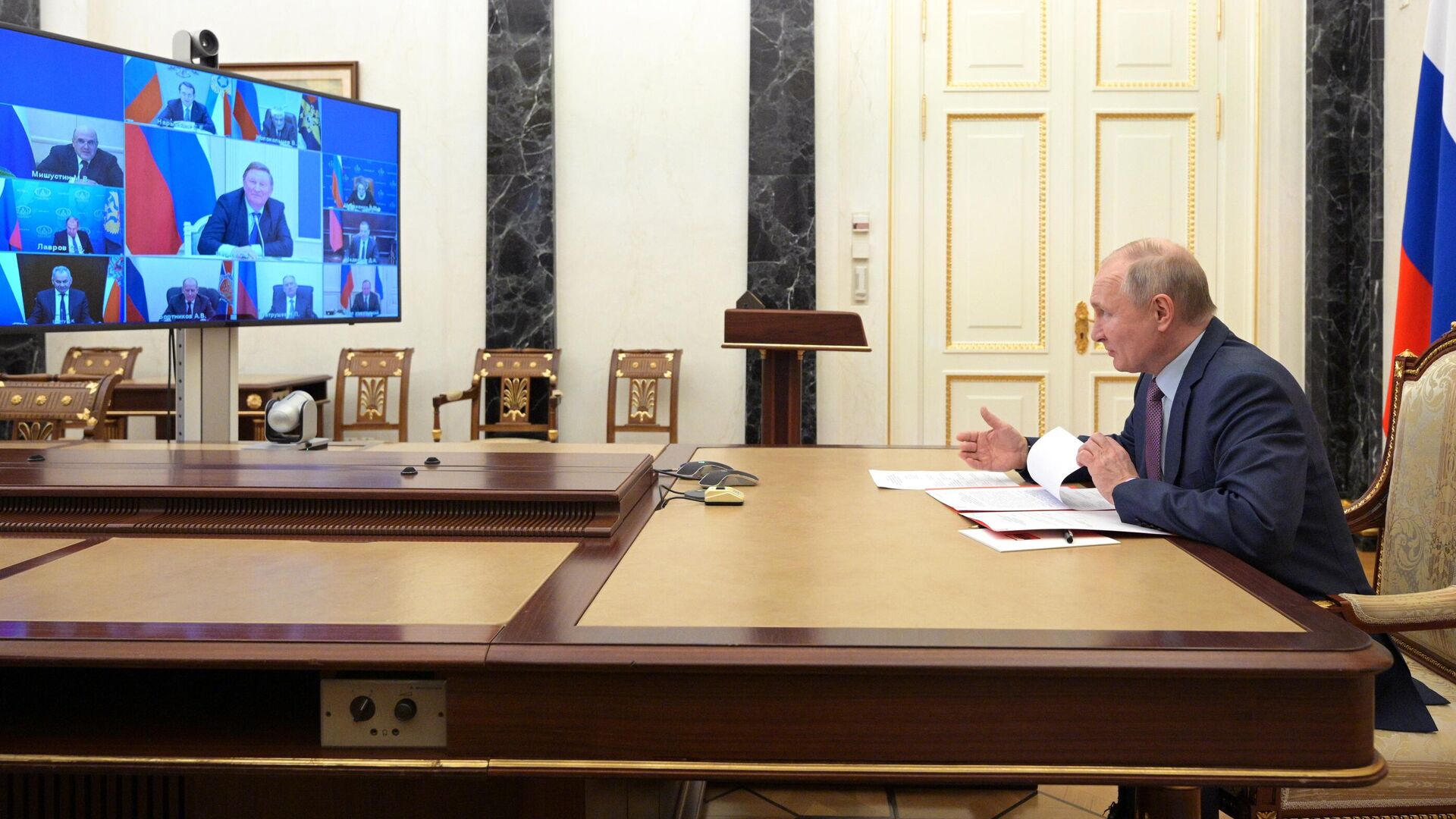 Президент РФ Владимир Путин проводит оперативное совещание с постоянными членами Совета безопасности - РИА Новости, 1920, 12.04.2021