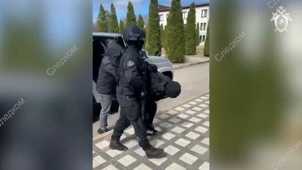 Следователи задержали подозреваемых в экстремистской деятельности жителей Ставрополья. Кадры СК РФ