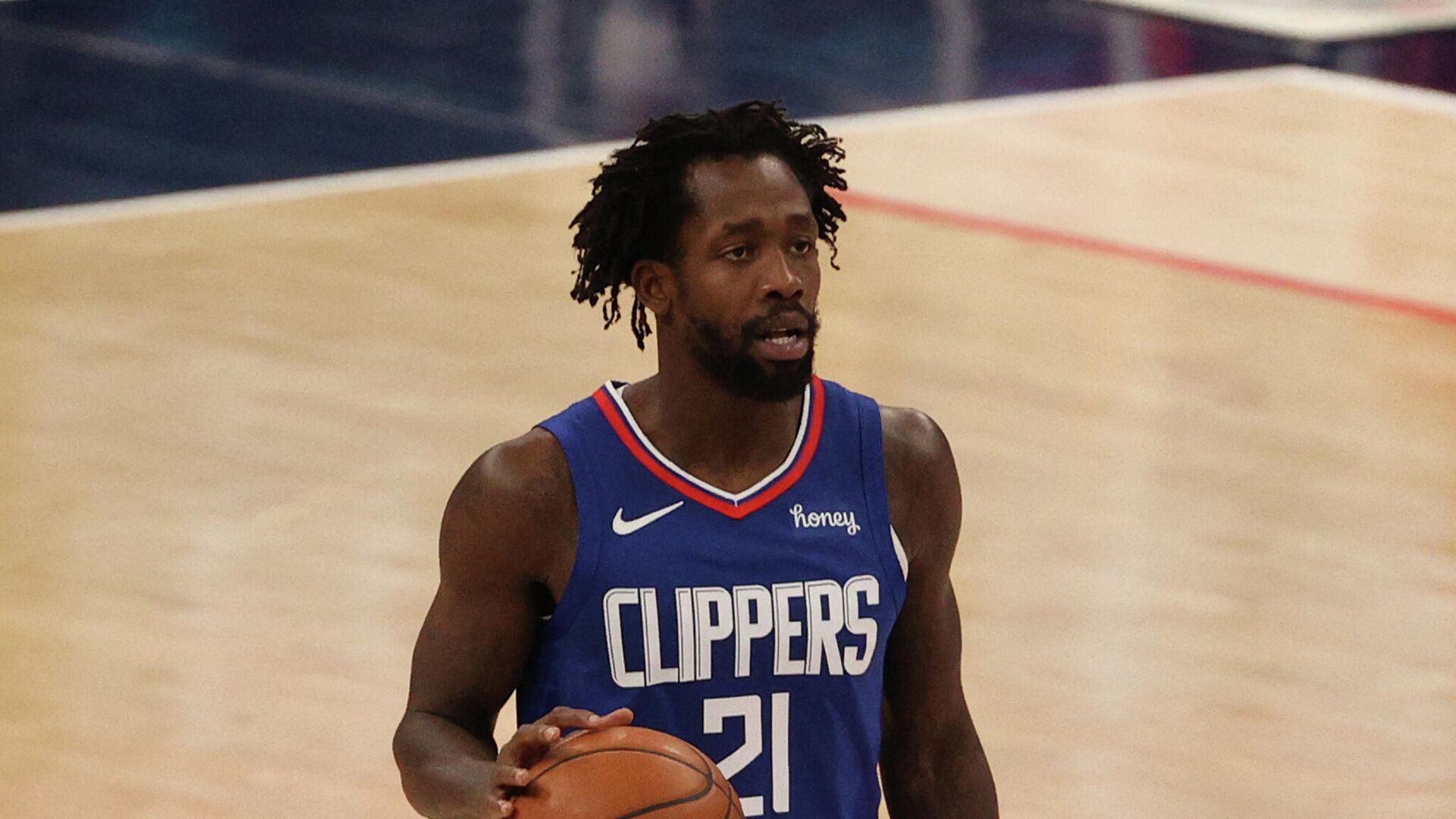 WASHINGTON, DC - MARCH 04: Patrick Beverley #21 of the Los Angeles Clippers in action against the Washington Wizards at Capital One Arena on March 04, 2021 in Washington, DC. NOTE TO USER: User expressly acknowledges and agrees that, by downloading and or using this photograph, User is consenting to the terms and conditions of the Getty Images License Agreement.   Patrick Smith/Getty Images/AFP (Photo by Patrick Smith / GETTY IMAGES NORTH AMERICA / Getty Images via AFP) - РИА Новости, 1920, 10.04.2021