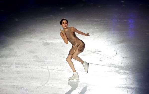 Евгения Медведева выступает в шоу Team Tutberidze Чемпионы на льду в дворце спорта Мегаспорт в Москве