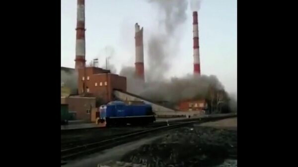 Часть трубы обрушилась на ТЭЦ в Барнауле. Кадры ЧП