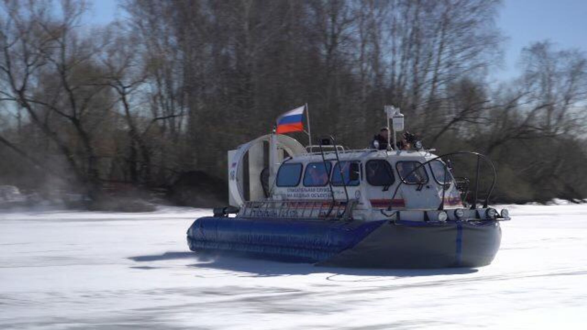 На тонком льду: как московские спасатели патрулируют водоемы - РИА Новости, 1920, 12.04.2021