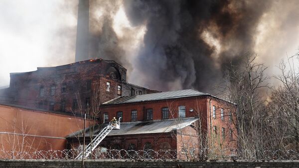 Пожар на фабрике Невская мануфактура в Санкт-Петербурге