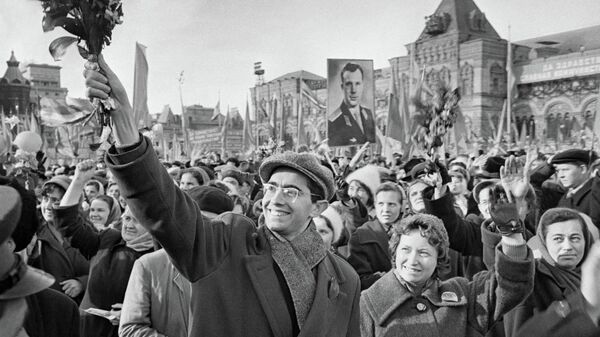 Александр Устинов. Москва приветствует первого космонавта Юрия Гагарина, 1961