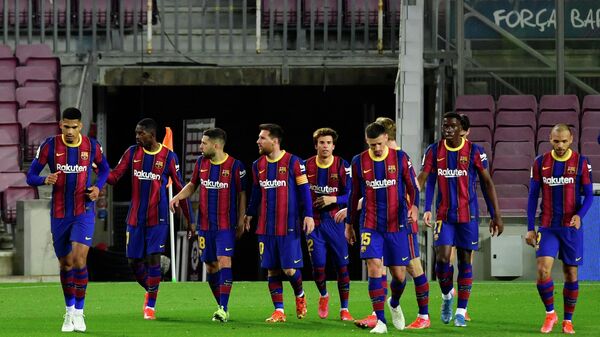Игроки футбольного клуба Барселона.