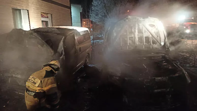 Сгоревшие автомобили на Никольском шоссе в Белогорске Сгоревшие автомобили на Никольском шоссе в Белогорске - РИА Новости, 1920, 13.04.2021