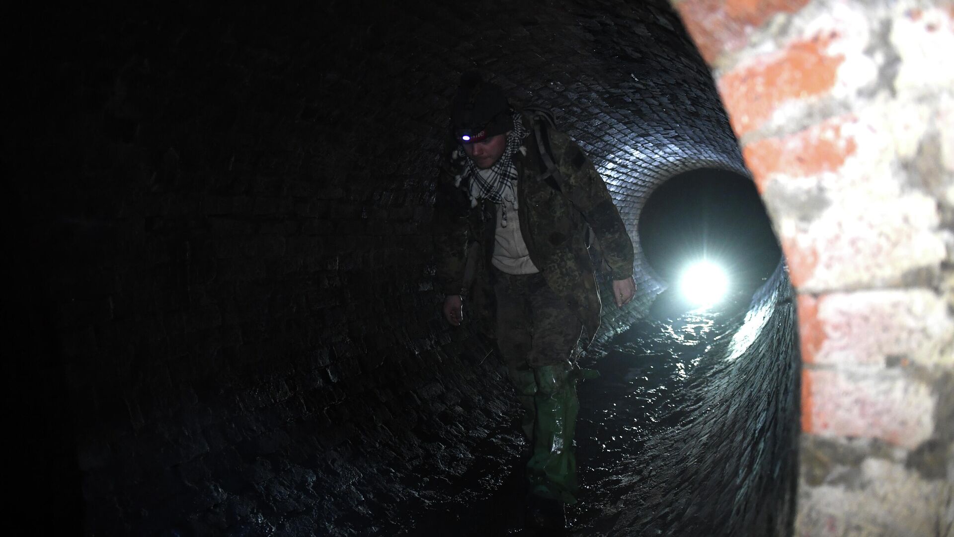Подземный тоннель - РИА Новости, 1920, 20.04.2021