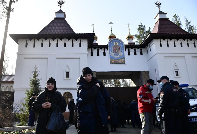 Ситуация у Среднеуральского женского монастыря в Свердловской области, где судебные приставы приступили к выселению его жителей