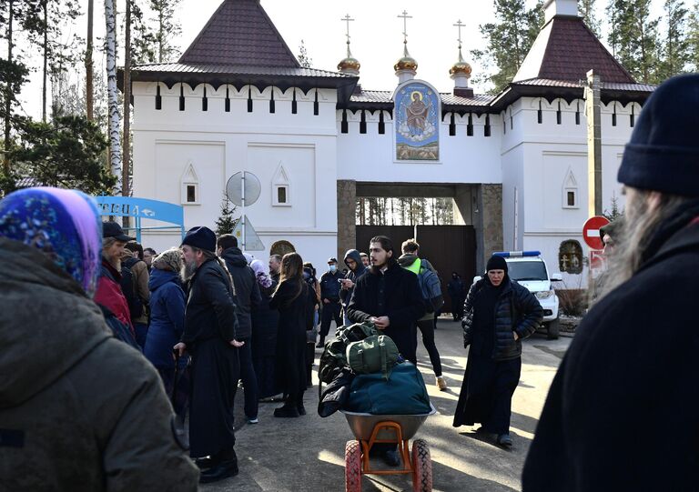 Ситуация у Среднеуральского женского монастыря в Свердловской области, где судебные приставы приступили к выселению его жителей