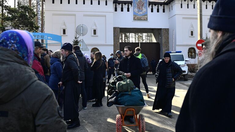 Ситуация у Среднеуральского женского монастыря в Свердловской области, где судебные приставы приступили к выселению его жителей